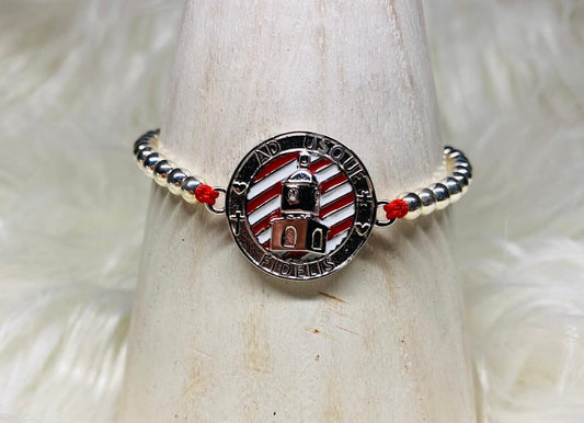 Bracelet perles argent 3mm avec Clocher 15mm argent fond rouge et blanc