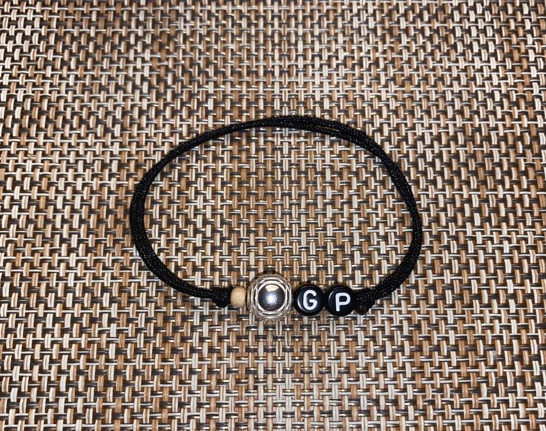 Bracelet petanque initiale lettres blanches sur fond noir