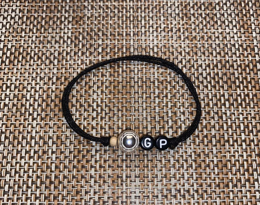 Bracelet petanque initiale lettres blanches sur fond noir